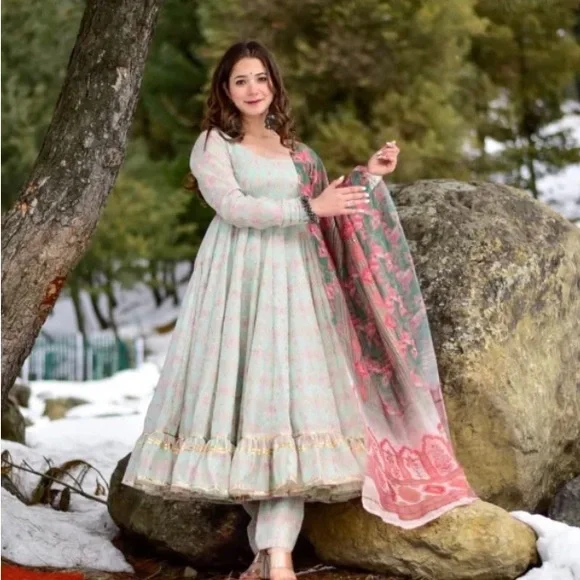 Anarkali set. Lehenga. Salwaar kameez. Indian outfit.message me for real price. - Picture 1 of 3